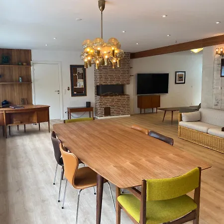 - Beautifully Renovated Luxus Apartment *
