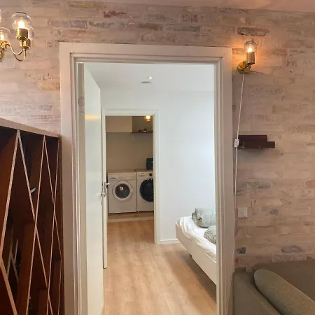 - Beautifully Renovated Luxus Apartment